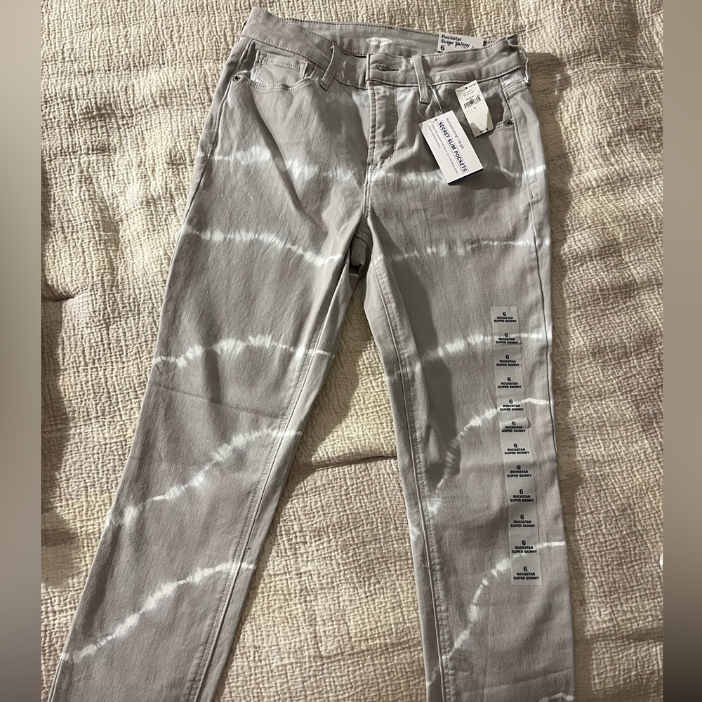 NWT Grey Tie Dye Jeans. Size 6 skinny jeans.